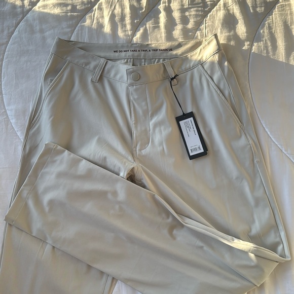 RHONE - NEW with tags. Regular Commuter Pants khaki/cream. 32 - Picture 1 of 3